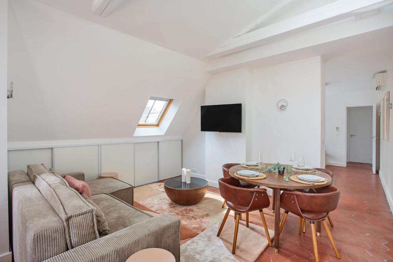 Apartement Montaigne George V By Studio Prestige Париж Екстериор снимка