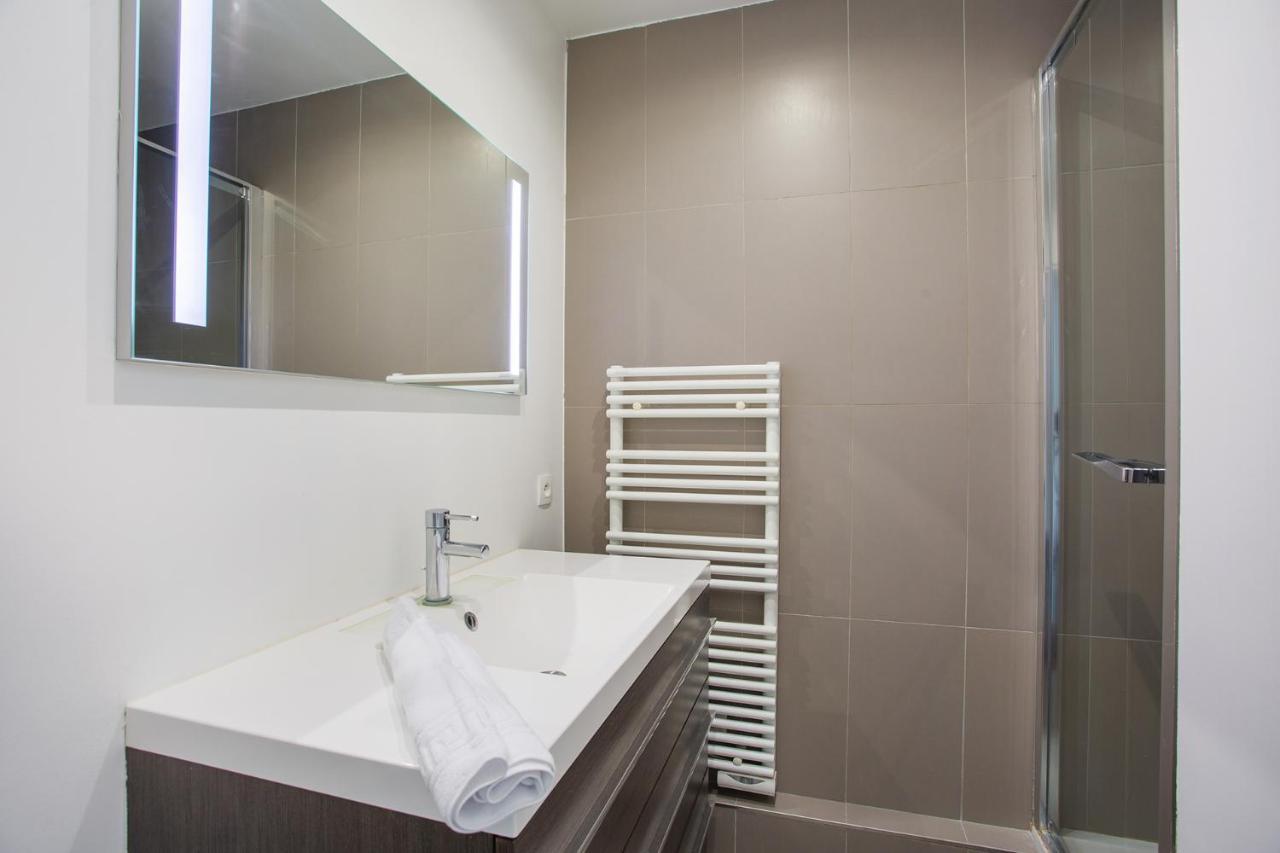 Apartement Montaigne George V By Studio Prestige Париж Екстериор снимка