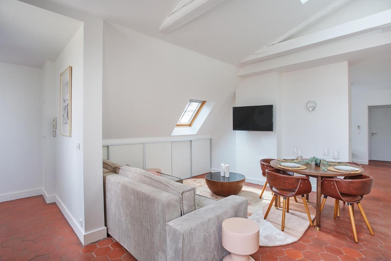 Apartement Montaigne George V By Studio Prestige Париж Екстериор снимка
